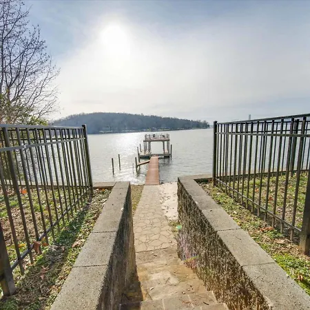 Chateau Merlot Lakefront Retreat Usnwc Boat Holiday home Charlotte