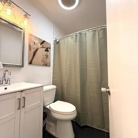 Uptown In 6 Mins - Game Deck - Private Acre - Sleeps 10 * Charlotte