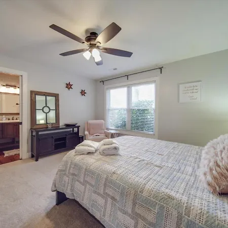 Chateau Merlot Lakefront Retreat Usnwc Boat Holiday home Charlotte