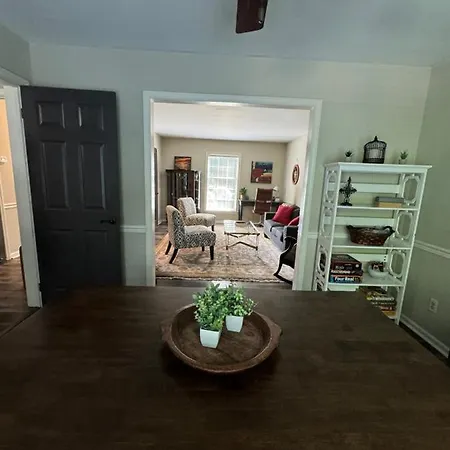 4 Bedroom South Getaway Min To Everything Holiday home