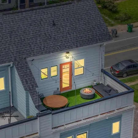 Holiday home Rooftop Retreat Heart Of Noda Light Rail Sauna *