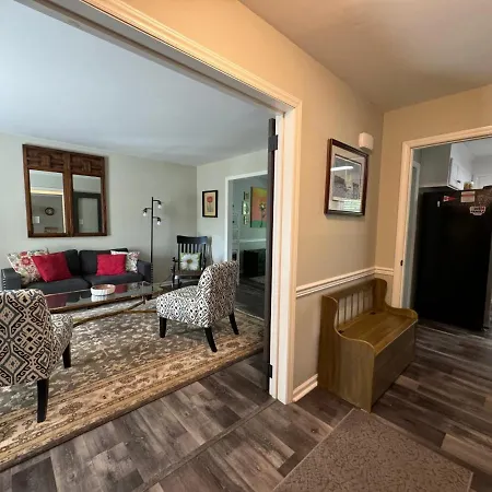 4 Bedroom South Getaway Min To Everything Holiday home