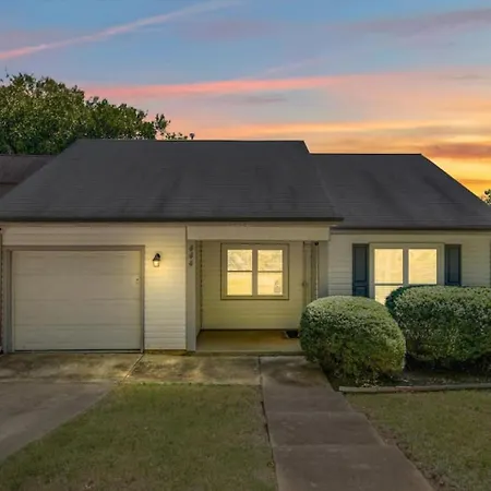 Holiday home Cozy 3br - Views - Firepit -football *