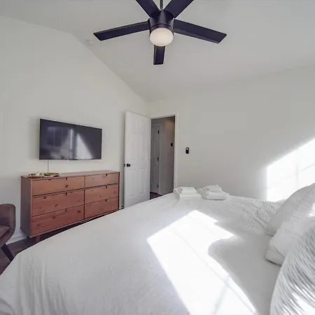 Holiday home Fully Updated Cozy 3 Bedroom Ranch Escape -wwc- Airport *