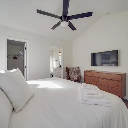 Fully Updated Cozy 3 Bedroom Ranch Escape -wwc- Airport