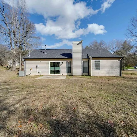 Fully Updated Cozy 3 Bedroom Ranch Escape -wwc- Airport Holiday home Charlotte