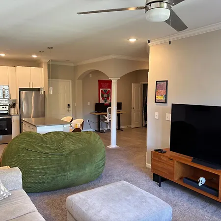 Private With Kingbed In Southend Charlotte
