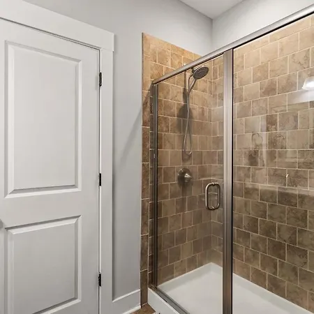 Apartment Modern Upscale Farmhouse- In Uptown Clt! *