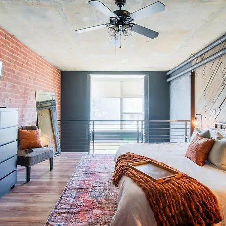 20 Ft Floor-to-ceiling Views, Sauna & Red Lt Charlotte