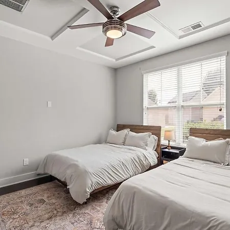 Modern Upscale Farmhouse- In Uptown Clt! Apartment Charlotte
