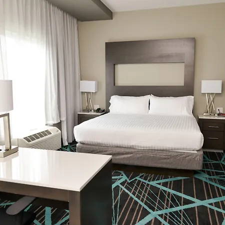 Hotel Express & - Airport By Ihg