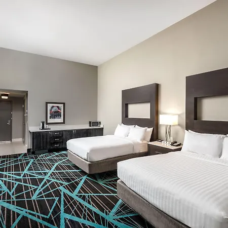Hotel Express & - Airport By Ihg 3*
