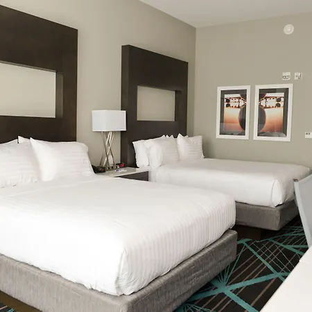 Express & - Airport By Ihg Hotel 3*