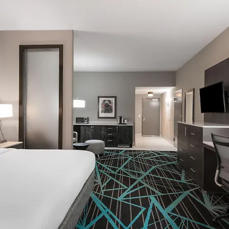 Express & - Airport By Ihg Hotel