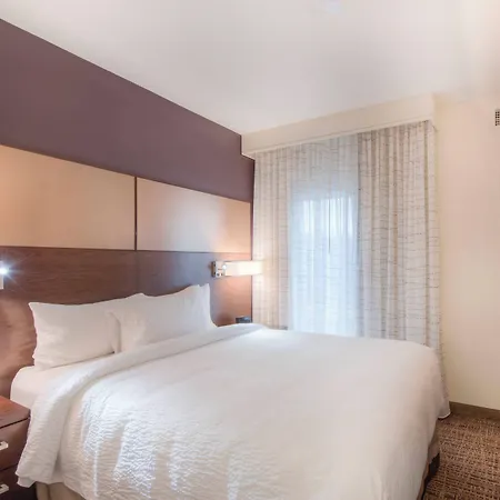 By Marriott Airport Hotel
