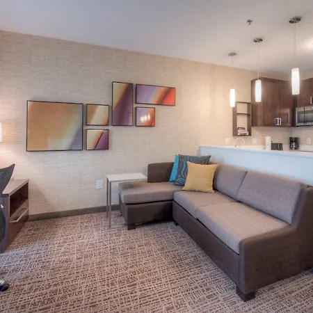 Hotel By Marriott Airport
