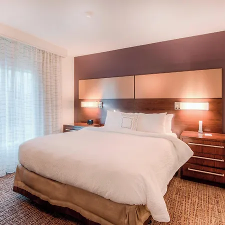 By Marriott Airport Hotel