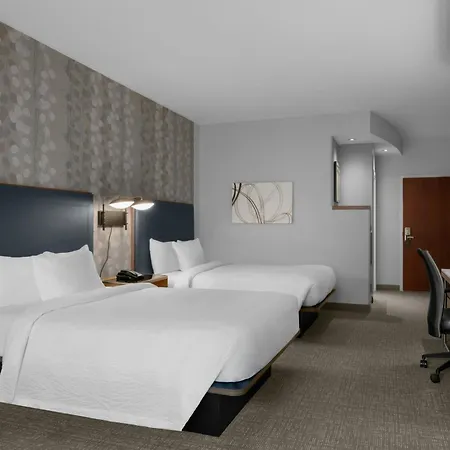 Courtyard Airport North Hotel 3*