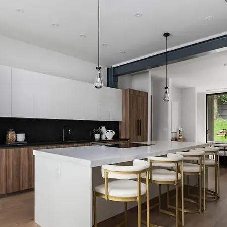 Apartment Gorgeous In #102 Charlotte