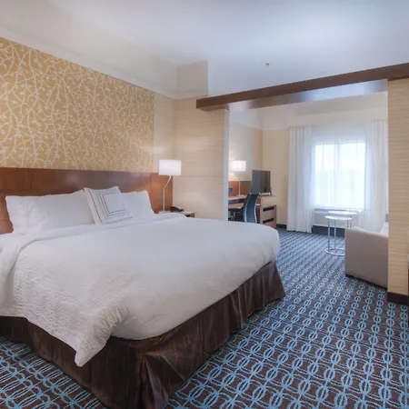 Hotel Fairfield & By Marriott Airport