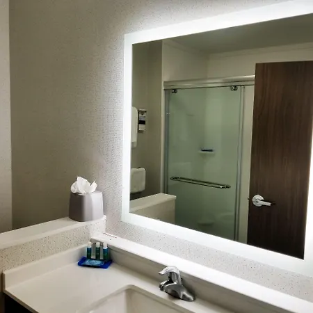 Hotel Express & - Ne - Area By Ihg Charlotte
