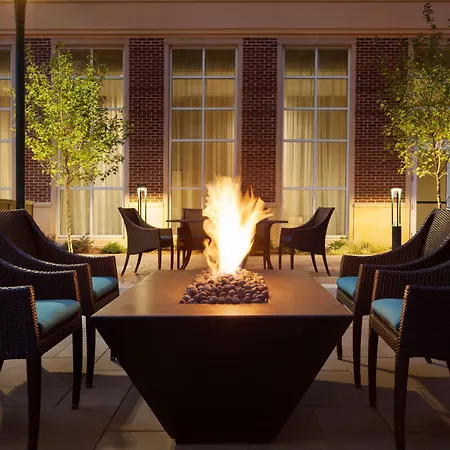 Hilton Garden Southpark 3*
