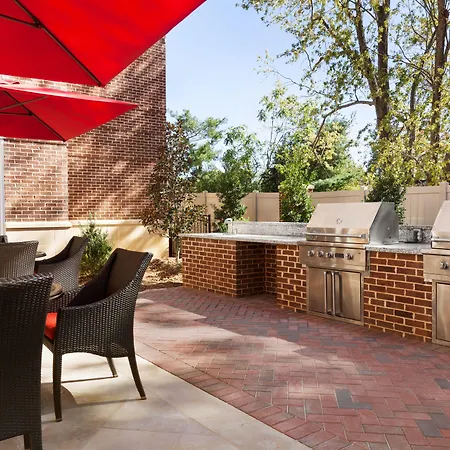 Hilton Garden Southpark 3*