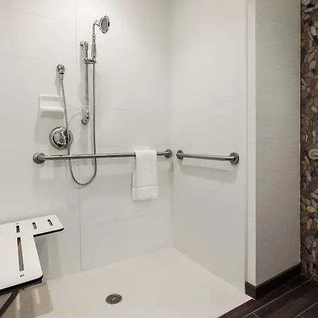 Hilton Garden Southpark 3*