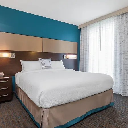 Hotel By Marriott Center Charlotte