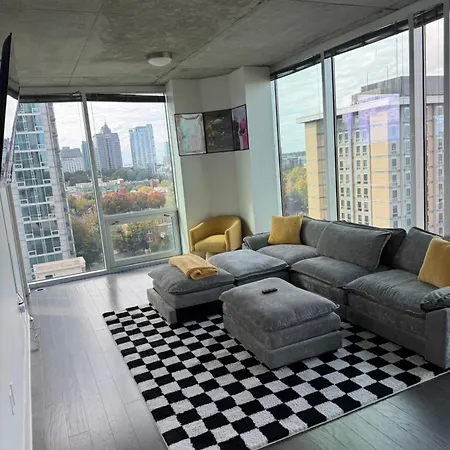 Luxury Uptown With Skyline View Apartment *