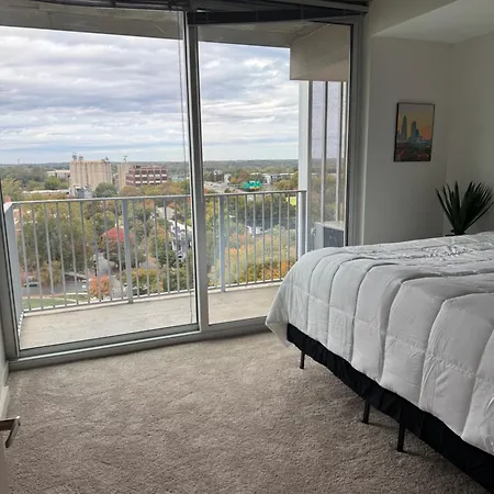 Luxury Uptown With Skyline View