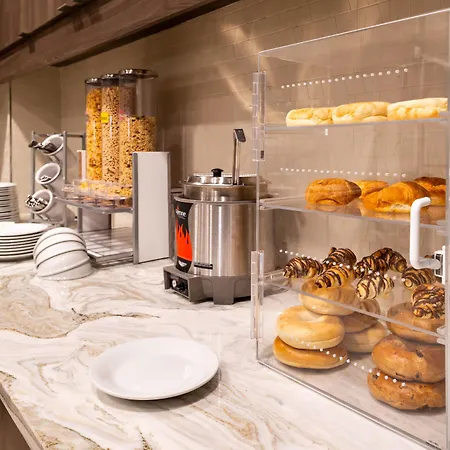 By Marriott Northlake 3* Charlotte
