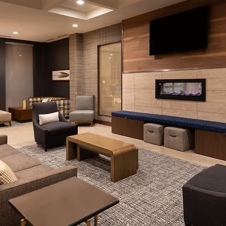 By Marriott Northlake Hotel 3*