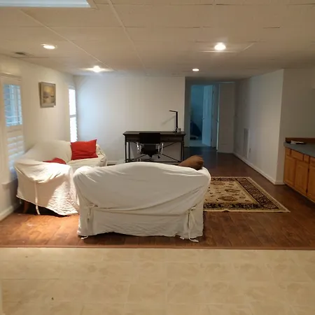 University City Guest House *