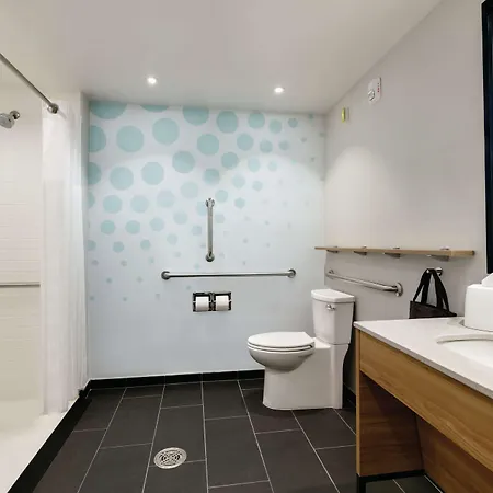 Hotel Tru By Hilton Ayrsley 3*