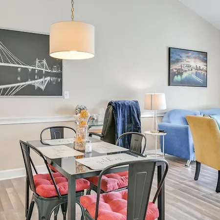 Charming W/ Balcony, 1 Mi To Unc Charlotte!