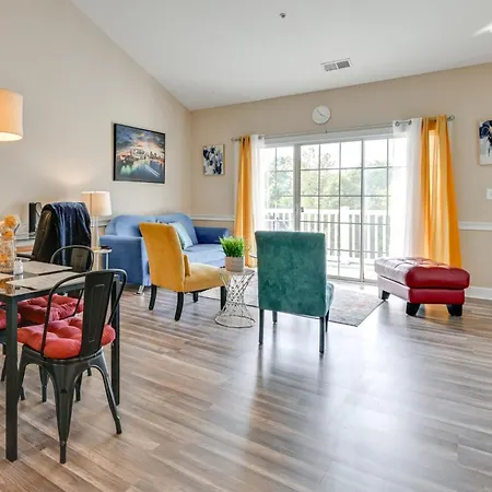 Holiday home Charming W/ Balcony, 1 Mi To Unc Charlotte!