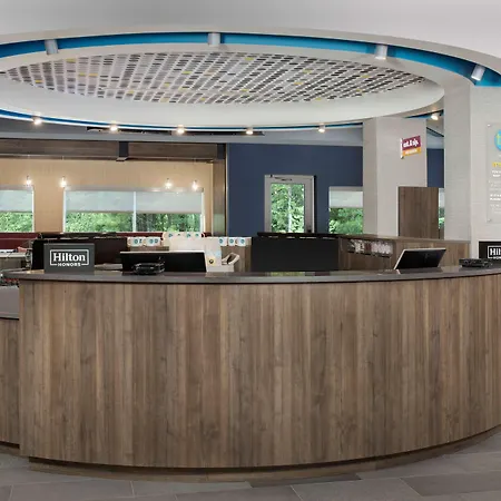 Hotel Tru By Hilton Airport Pointe 3*