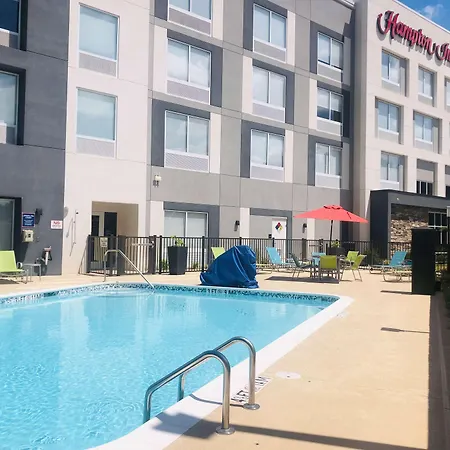 Hampton & North I 485 Hotel 3*