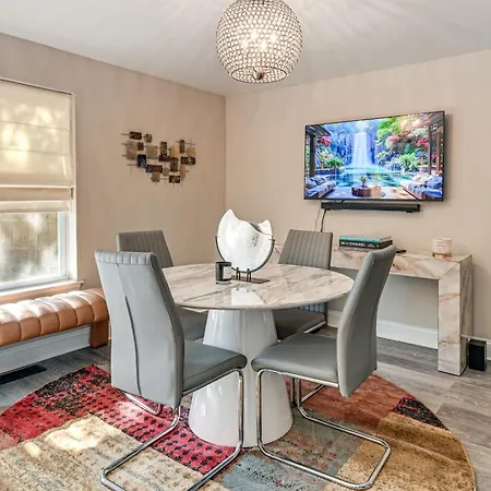 Gem W/ Deck & Community Amenities Charlotte