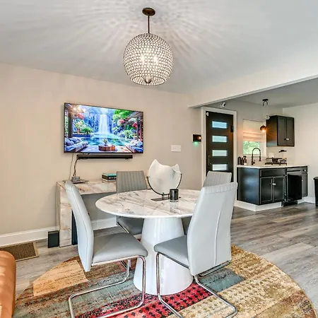 Gem W/ Deck & Community Amenities * Charlotte