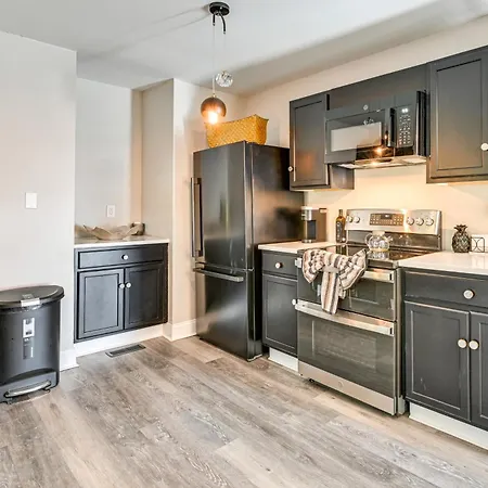 Gem W/ Deck & Community Amenities