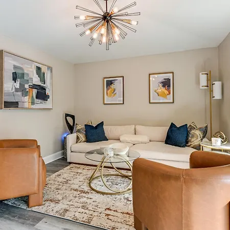 Gem W/ Deck & Community Amenities Holiday home Charlotte