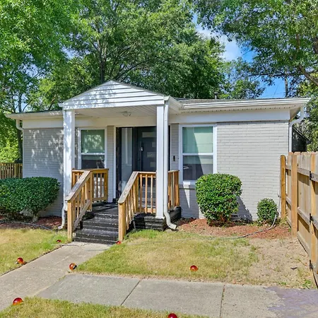 Holiday home Gem W/ Deck & Community Amenities Charlotte