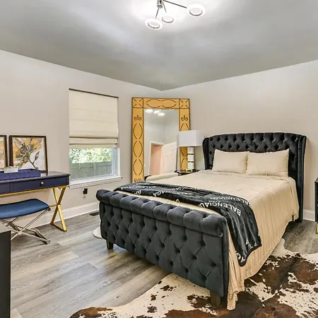 Gem W/ Deck & Community Amenities * Charlotte