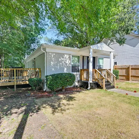 Gem W/ Deck & Community Amenities Holiday home Charlotte