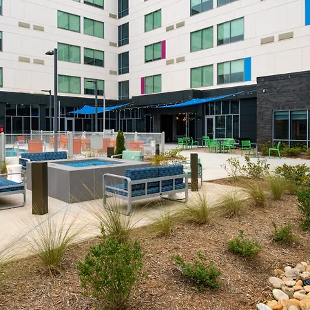 Hotel Aloft By Marriott Airport