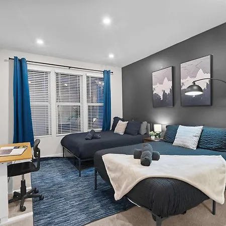Holiday home 4Br Townhouse King Bed Rooftop Uptown Clt