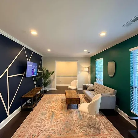 Holiday home Cozy 3br Homeyard, Wifi, Sleeps 10 Charlotte