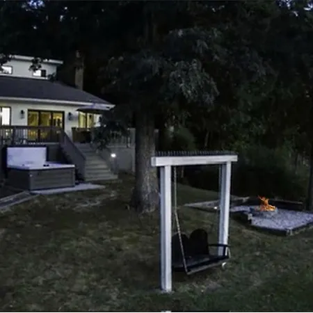 Holiday home Embrace Nature In Lakefront With Fire Pit In Charlotte, North Carolina *